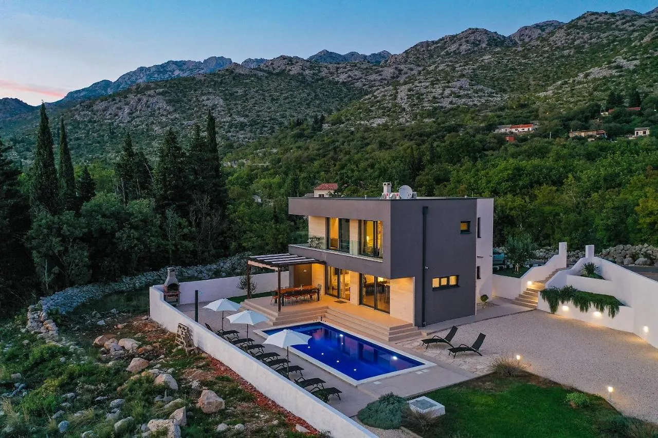 Royal Promons - Heated Pool Villa Starigrad Paklenica