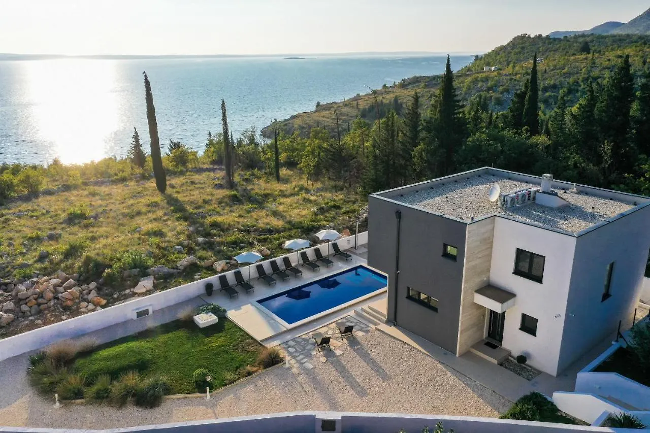 Royal Promons - Heated Pool Villa Starigrad Paklenica
