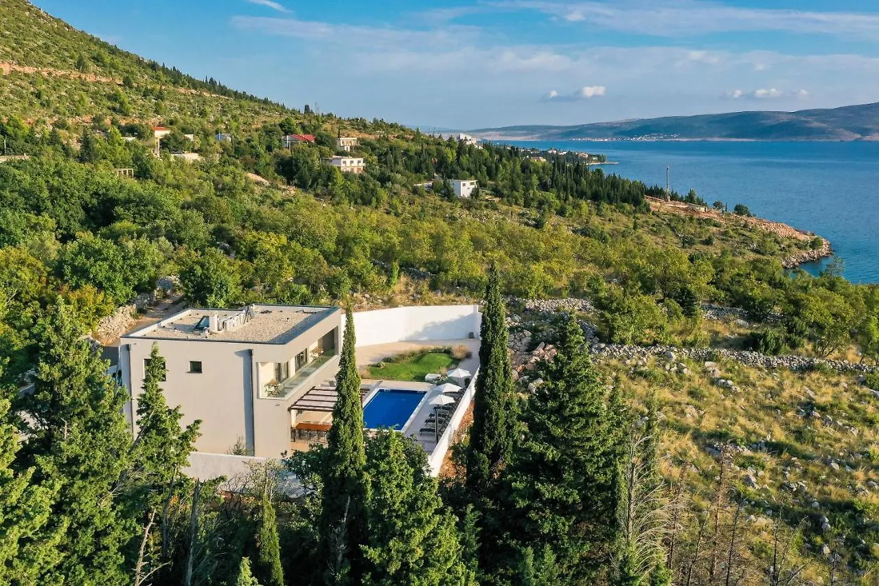 Royal Promons - Heated Pool Villa Starigrad Paklenica