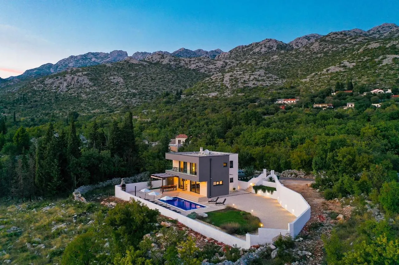 Royal Promons - Heated Pool Villa Starigrad Paklenica