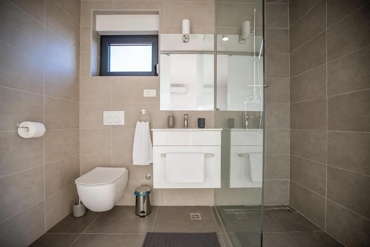 Royal Promons - Heated Pool Villa Starigrad Paklenica
