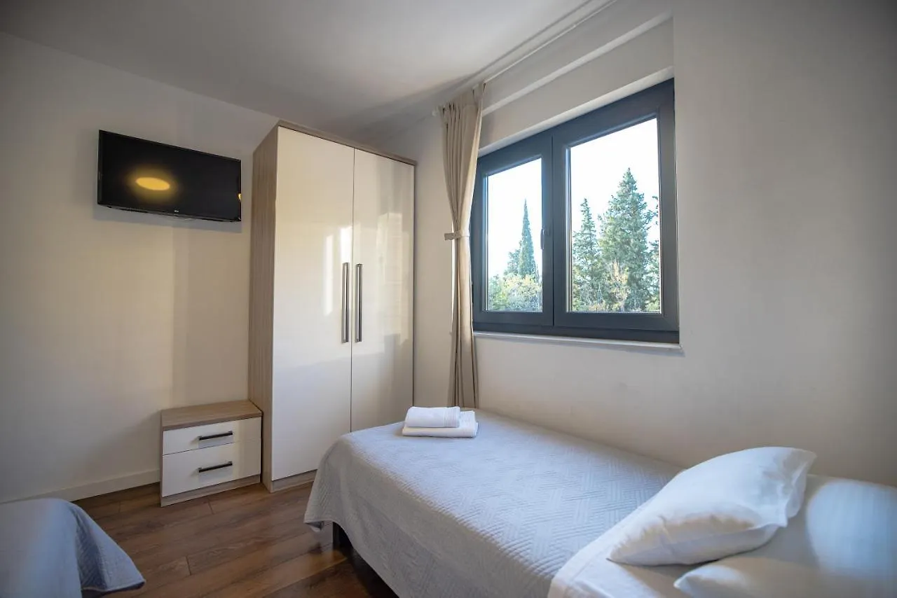Royal Promons - Heated Pool Villa Starigrad Paklenica