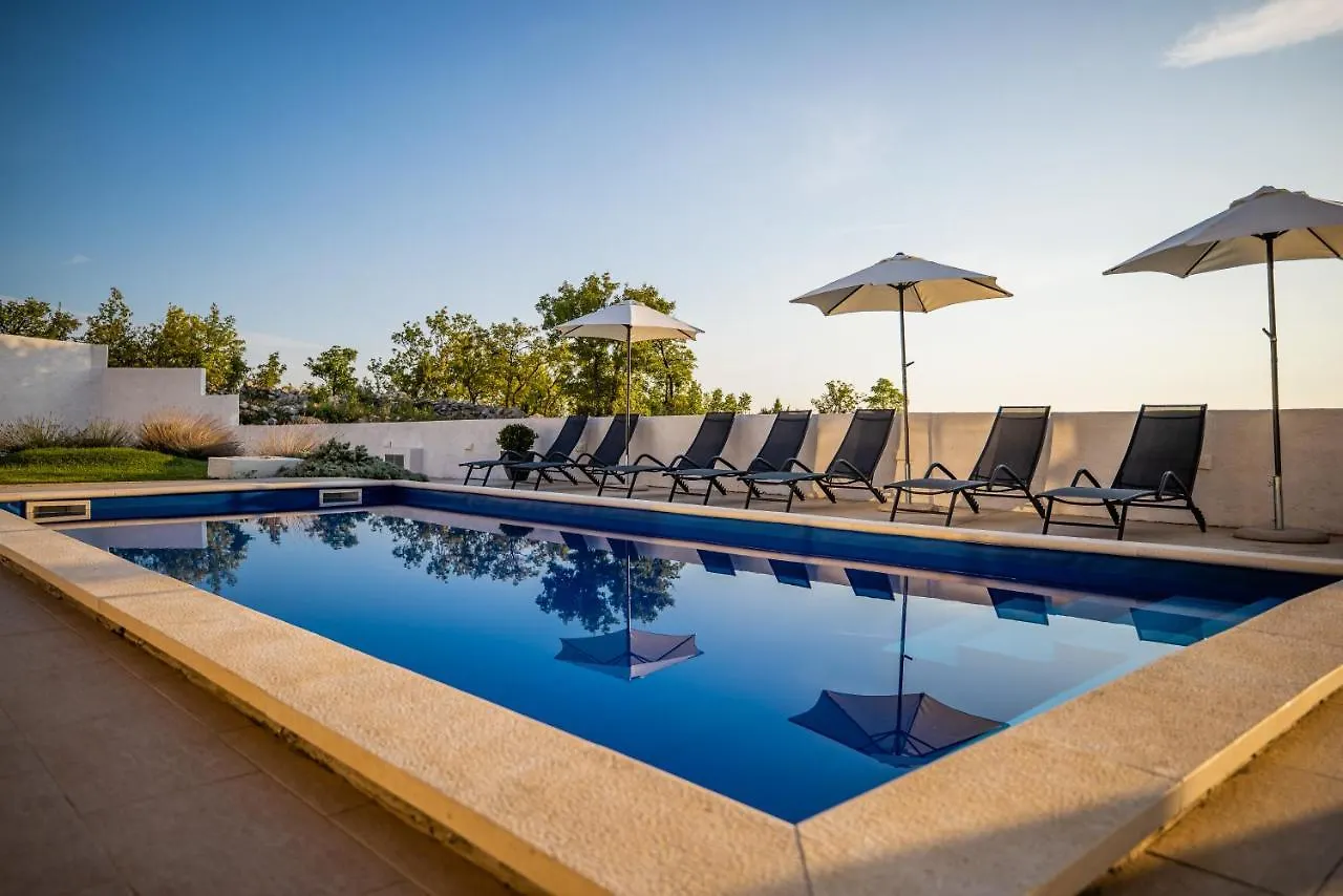 Royal Promons - Heated Pool Villa Starigrad Paklenica Croatia
