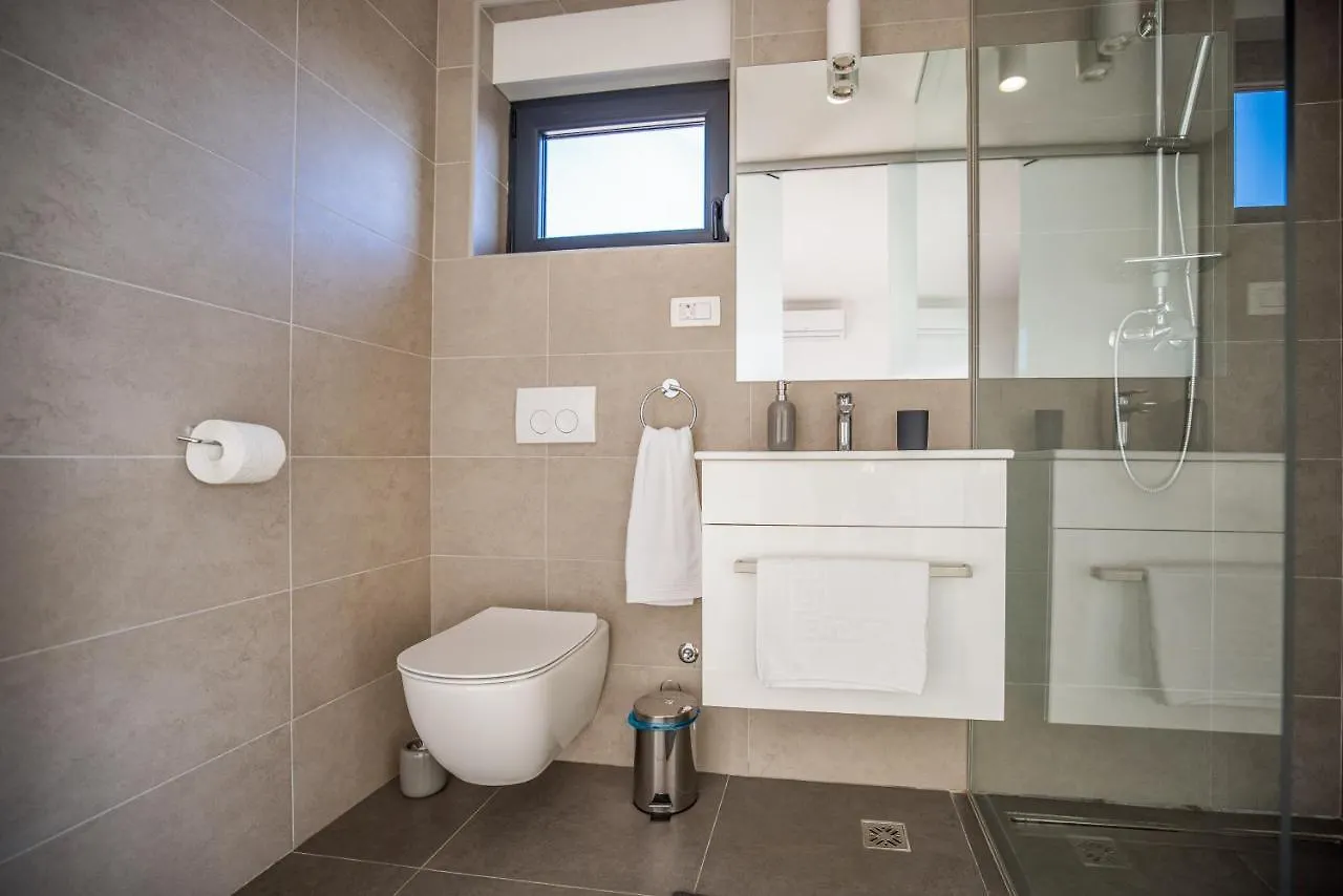 Royal Promons - Heated Pool Villa Starigrad Paklenica