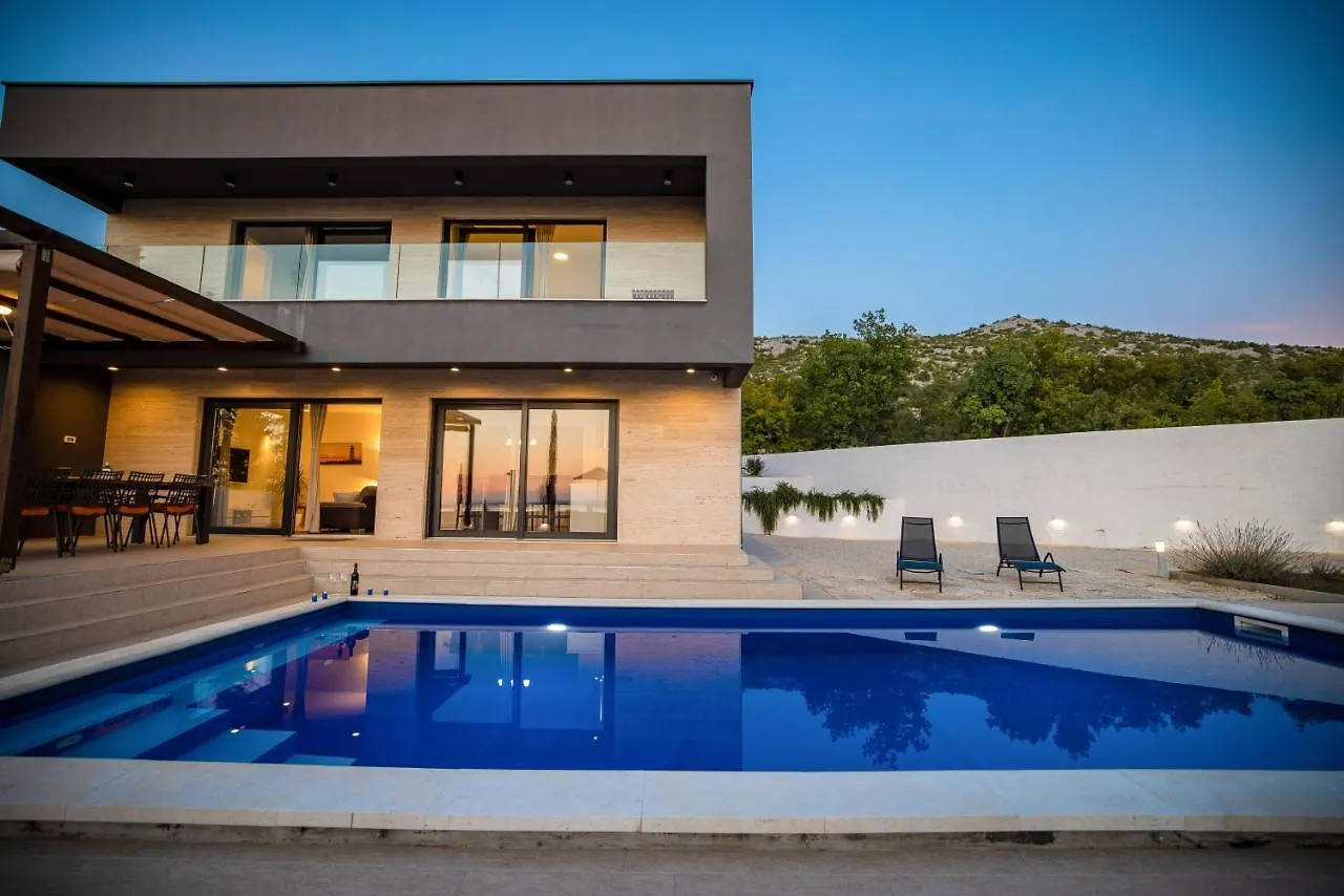 Royal Promons - Heated Pool Villa Starigrad Paklenica