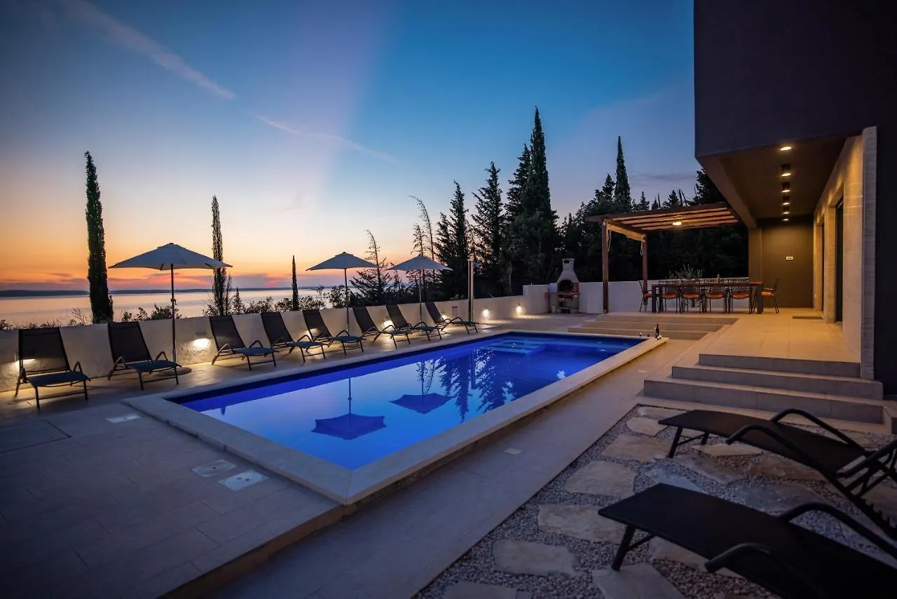 Royal Promons - Heated Pool Villa Starigrad Paklenica