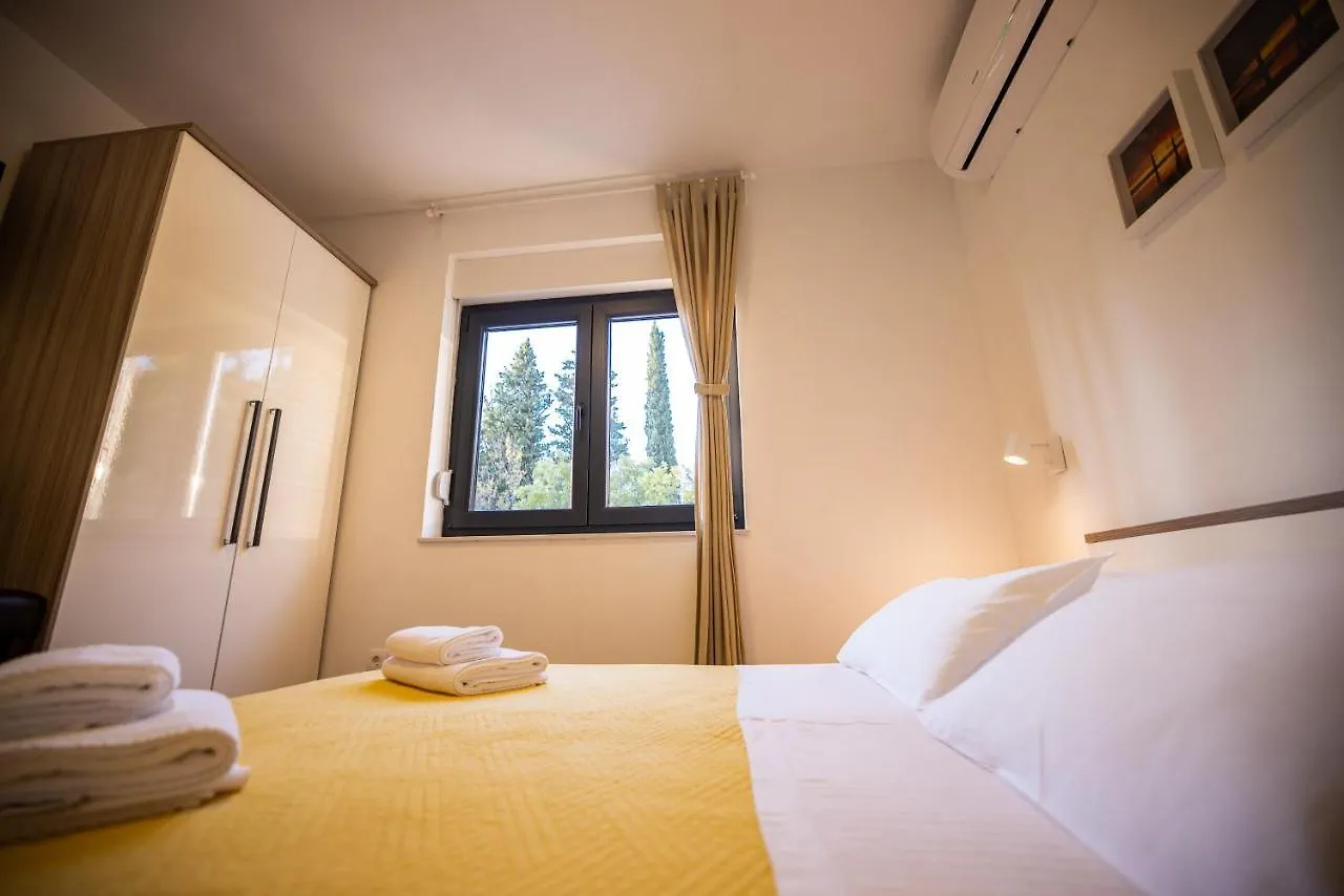 Royal Promons - Heated Pool Villa Starigrad Paklenica