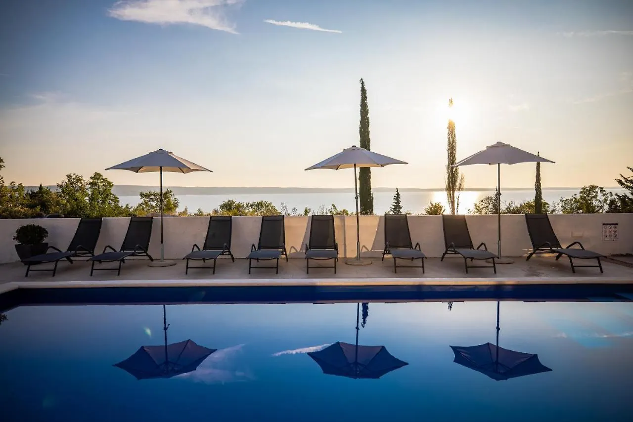 Royal Promons - Heated Pool Villa Starigrad Paklenica