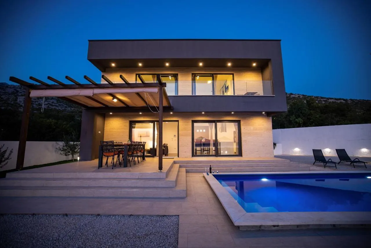 Royal Promons - Heated Pool Villa Starigrad Paklenica