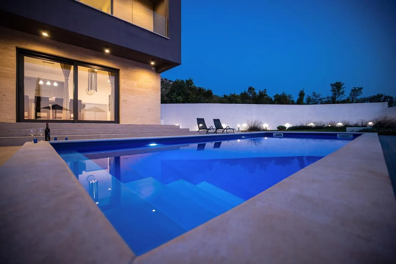 Royal Promons - Heated Pool Villa Starigrad Paklenica