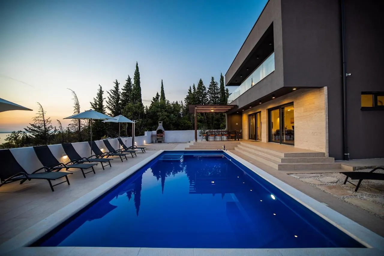 Royal Promons - Heated Pool Villa Starigrad Paklenica