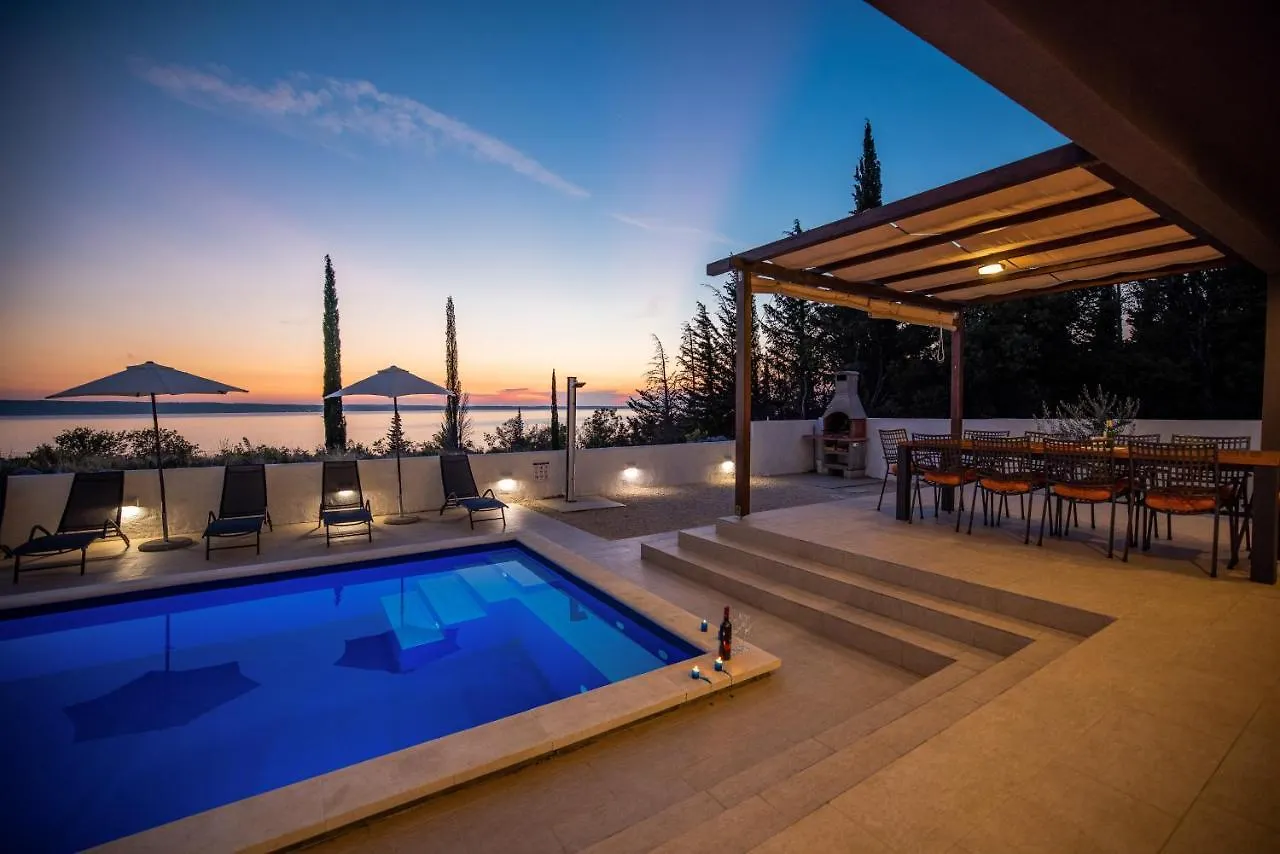 Royal Promons - Heated Pool Villa Starigrad Paklenica