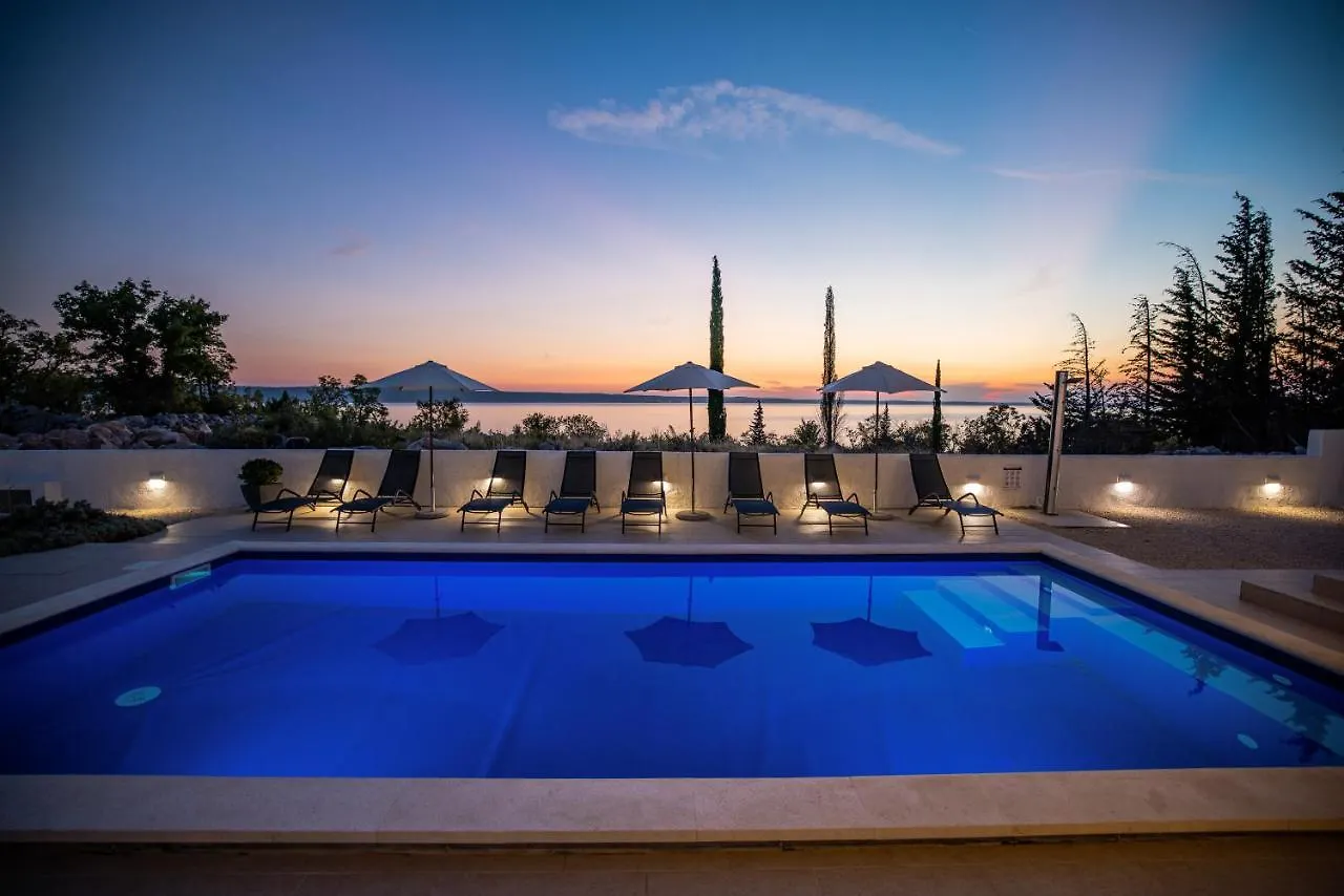 Royal Promons - Heated Pool Villa Starigrad Paklenica