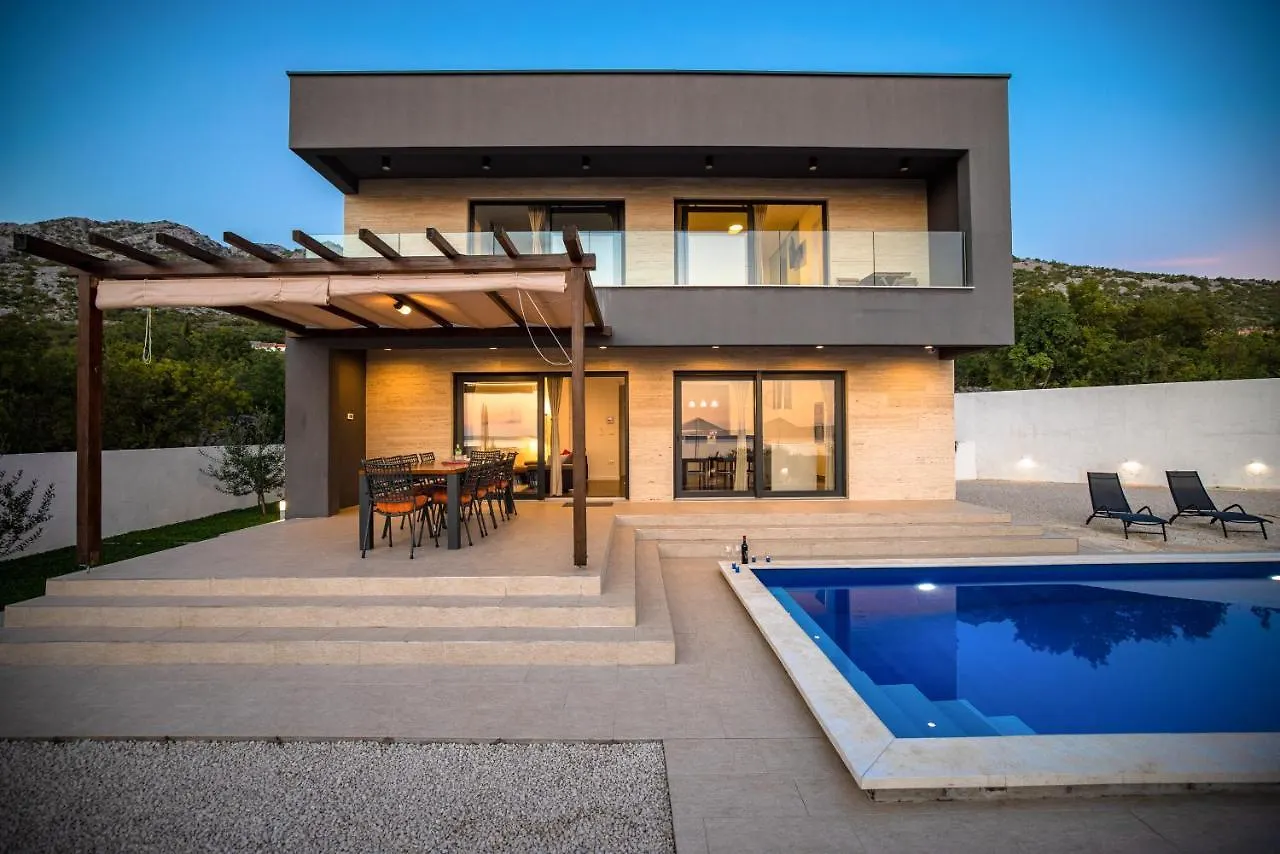 Royal Promons - Heated Pool Villa Starigrad Paklenica