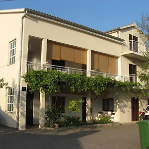 Appartement Apartments&rooms Milka, Starigrad Paklenica